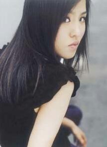 歌手杜桦生活照,镜头下的生活瞬间，展现歌手的温柔与坚韧